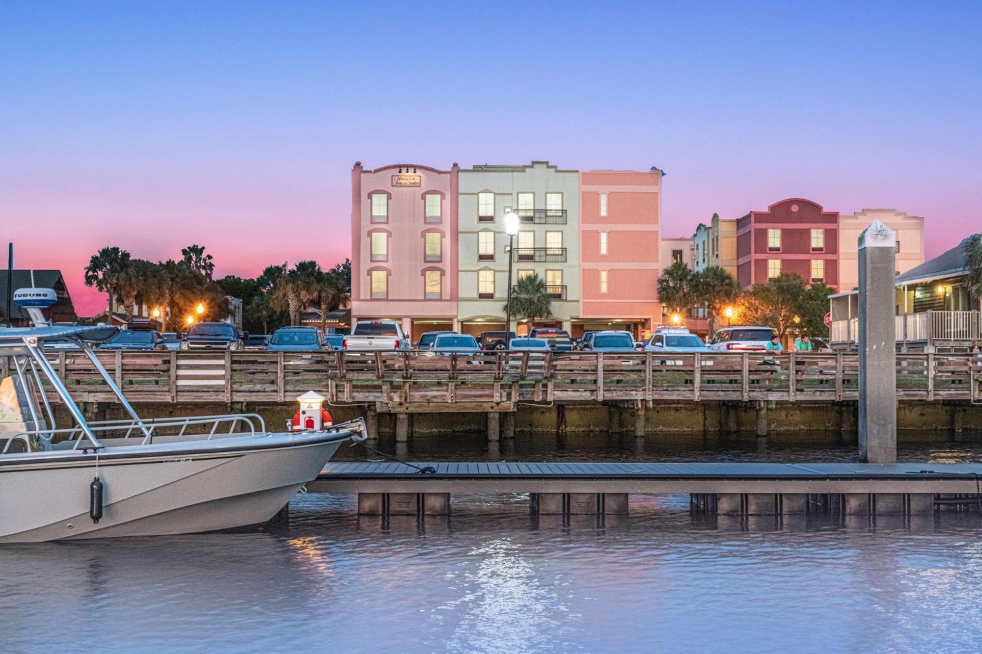 Hampton Inn & Suites Amelia Island-Historic Harbor Front Fernandina Beach Exterior photo